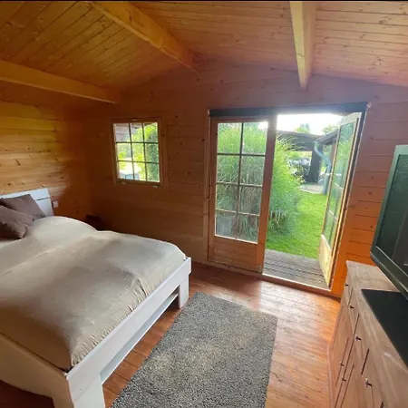 Garten Und Pool Und Gaestehaus Holiday home Oderberg