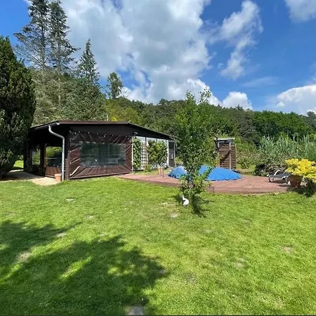 Garten Und Pool Und Gaestehaus