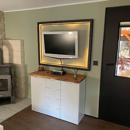 Garten Und Pool Und Gaestehaus Hébergement de vacances *