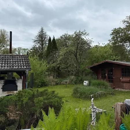 Garten Und Pool Und Gaestehaus Hébergement de vacances Oderberg