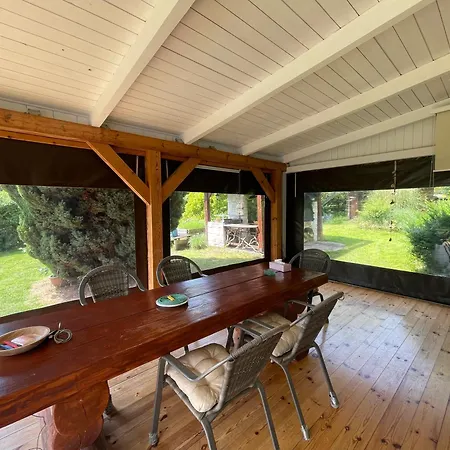 Garten Und Pool Und Gaestehaus