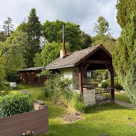 Garten Und Pool Und Gaestehaus Hébergement de vacances
