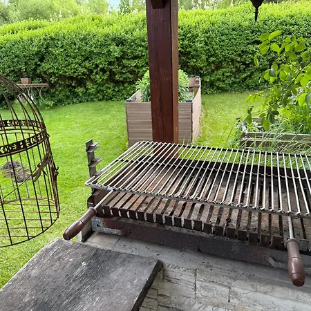 Garten Und Pool Und Gaestehaus בית נופש