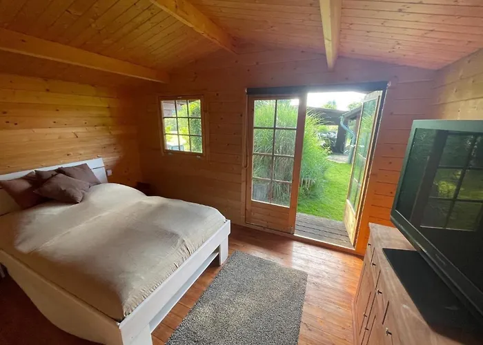 Garten Und Pool Und Gaestehaus بيت للعطل Oderberg