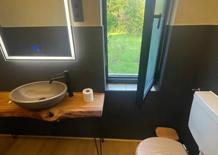 Garten Und Pool Und Gaestehaus بيت للعطل