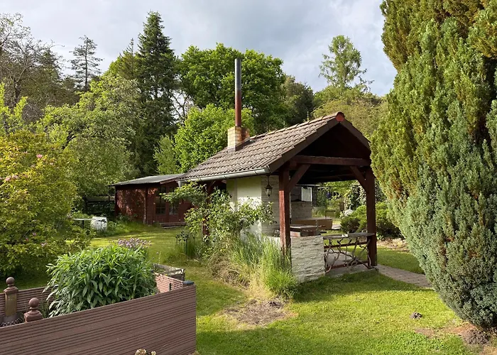 Garten Und Pool Und Gaestehaus بيت للعطل