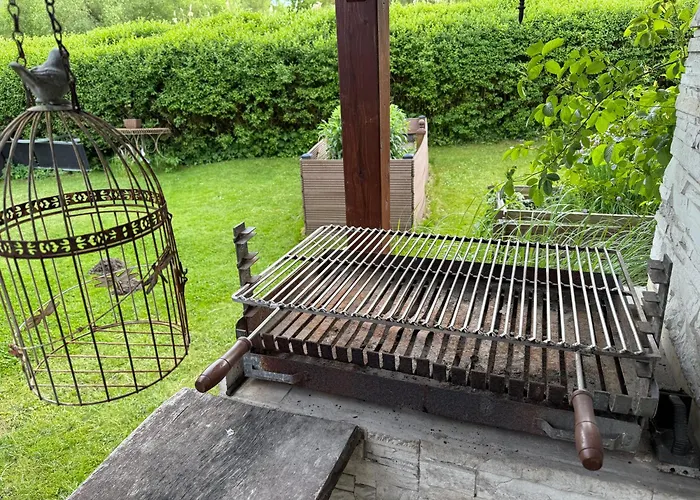 Garten Und Pool Und Gaestehaus بيت للعطل